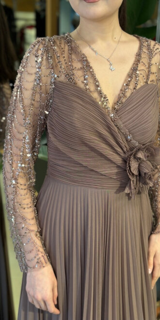 Açık Kahverengi V Yaka Uzun Kollu Çiçek Detaylı Kloş Etekli Şifon Uzun Abiye Elbise 11150-04 - 4