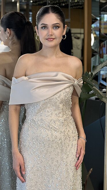 Açık Pudra Madonna Yaka Yırtmaçlı Düz Kesim Pullu Boncuklu Uzun Abiye Elbise 11029-31 - 3
