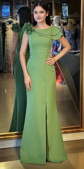 Ada Çayı Rengi Çiçek Detaylı Yırtmaçlı Düz Kesim Krep Uzun Abiye Elbise 11027 