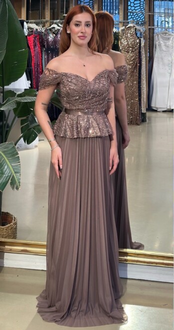 Bakır Madonna Yaka Düşük Kollu Boncuk İşlemeli Kloş Etekli Likralı Şifon Uzun Abiye Elbise 11211-01 - abiyeniall