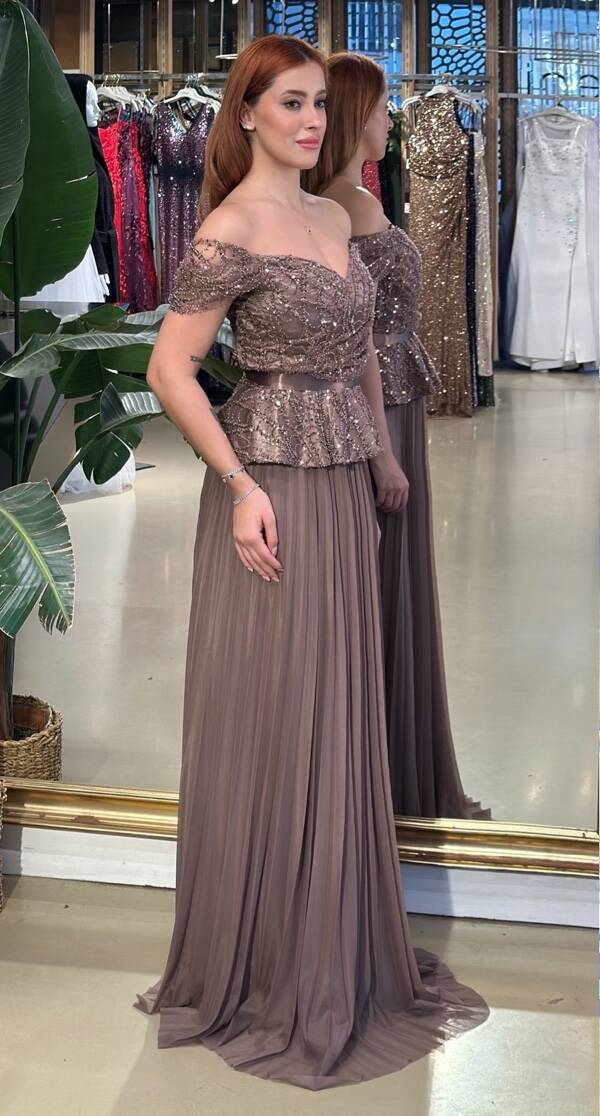 Bakır Madonna Yaka Düşük Kollu Boncuk İşlemeli Kloş Etekli Likralı Şifon Uzun Abiye Elbise 11211-01 - 2