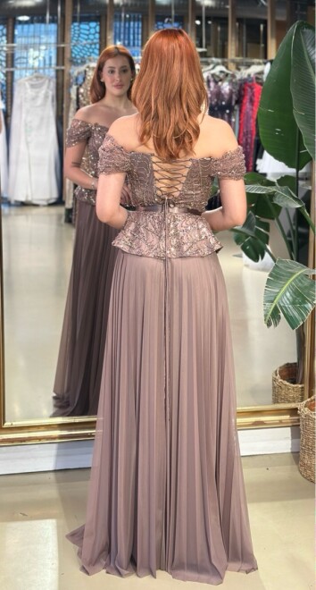 Bakır Madonna Yaka Düşük Kollu Boncuk İşlemeli Kloş Etekli Likralı Şifon Uzun Abiye Elbise 11211-01 - 5