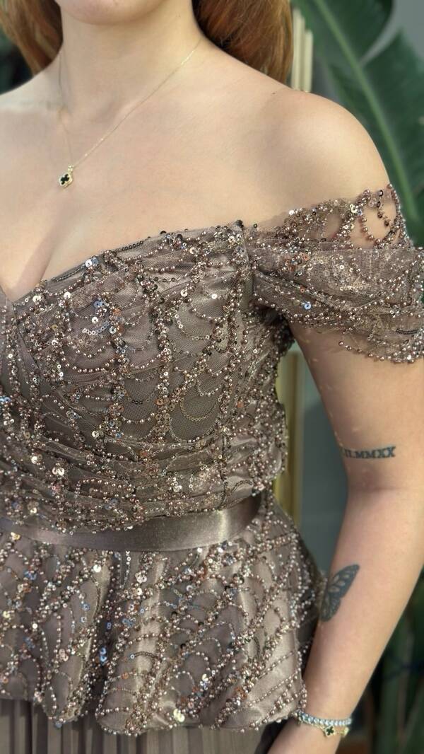 Bakır Madonna Yaka Düşük Kollu Boncuk İşlemeli Kloş Etekli Likralı Şifon Uzun Abiye Elbise 11211-01 - 4