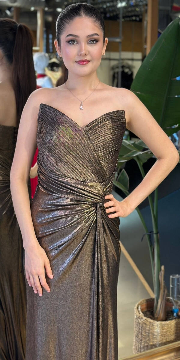 Bakır Straplez Yaka Sırt Dekolteli Düz Kesim Parlak Kumaş Uzun Abiye Elbise 11173-01 - 3