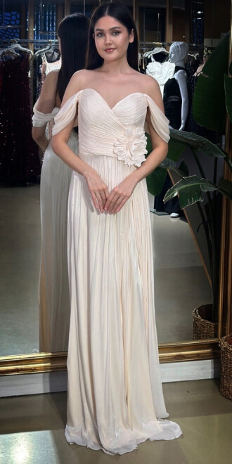 Bej Madonna Yaka Çiçek Detaylı Kloş Etekli Likralı Tül Uzun Abiye Elbise 11073-02 - abiyeniall