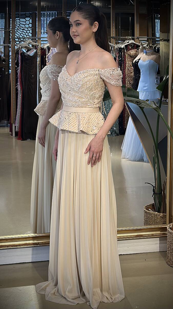 Bej Madonna Yaka Düşük Kollu Boncuk İşlemeli Kloş Etekli Likralı Şifon Uzun Abiye Elbise 11211-06 - 2