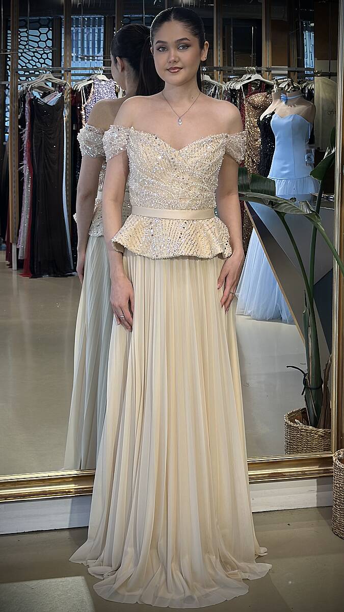 Bej Madonna Yaka Düşük Kollu Boncuk İşlemeli Kloş Etekli Likralı Şifon Uzun Abiye Elbise 11211-06 - 1