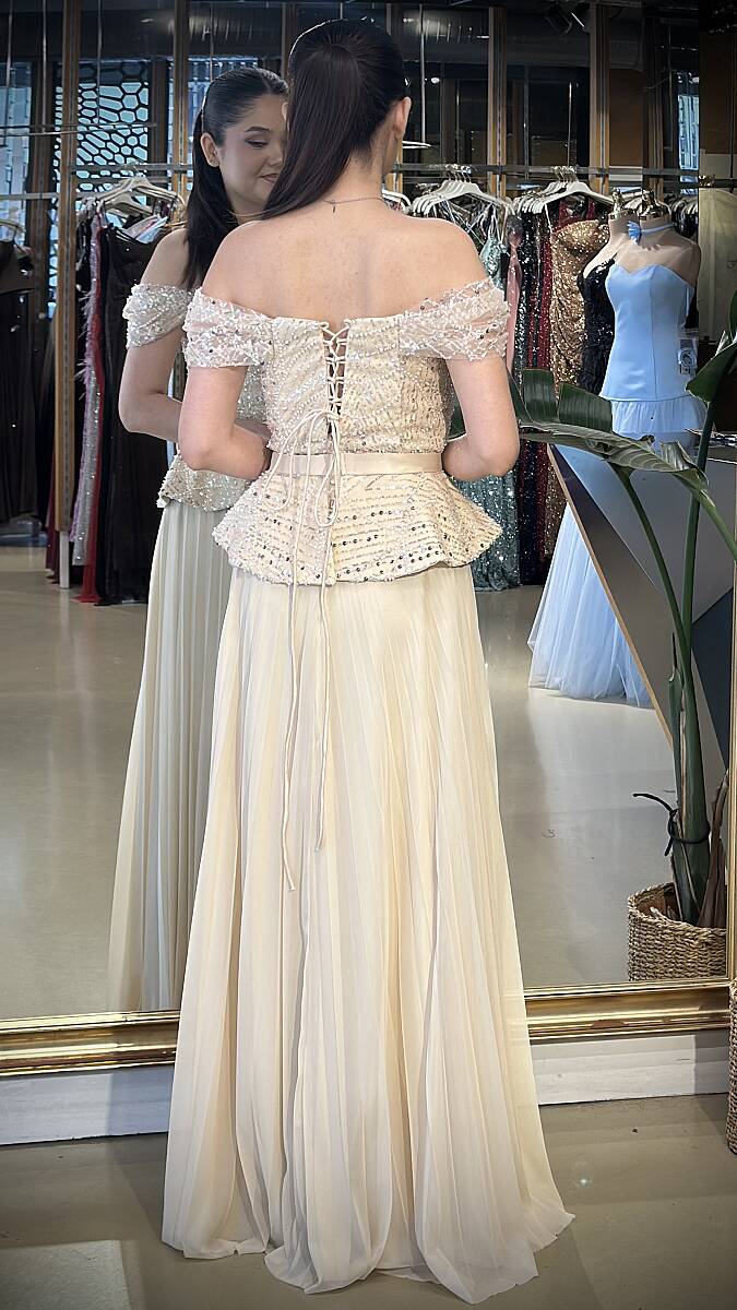 Bej Madonna Yaka Düşük Kollu Boncuk İşlemeli Kloş Etekli Likralı Şifon Uzun Abiye Elbise 11211-06 - 5