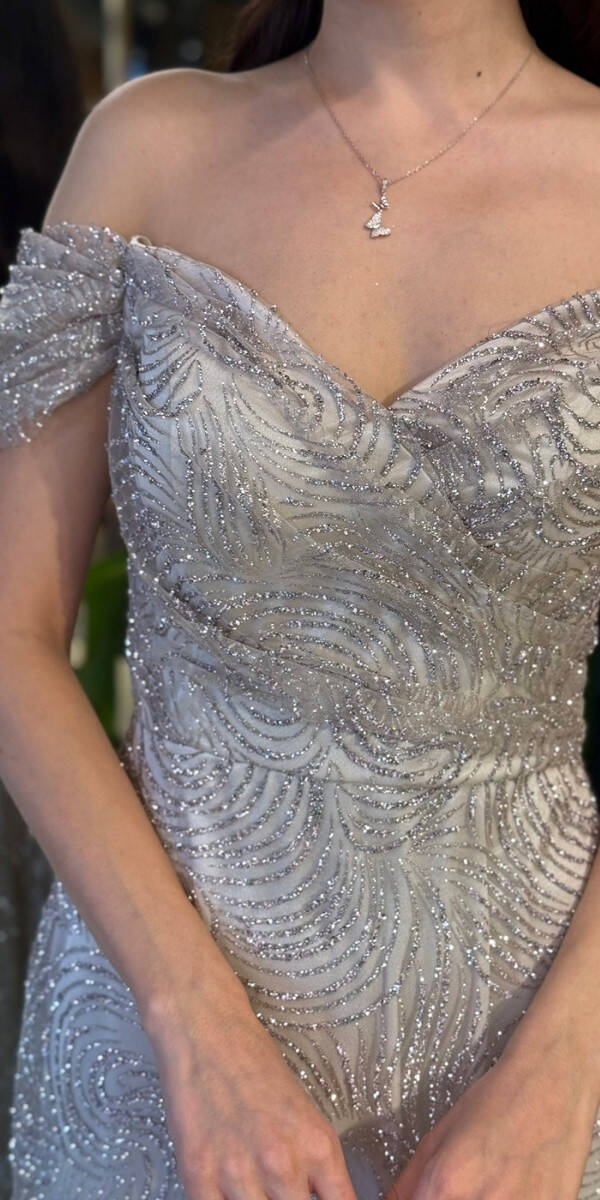 Bej Madonna Yaka Sırt Dekolteli Düz Kesim Simli Uzun Abiye Elbise 11113-06 - 4