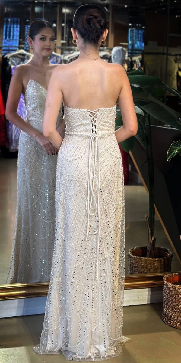 Bej Straplez Yaka Sırt Dekolteli Düz Kesim Pullu Boncuklu Uzun Abiye Elbise 11036-01 - 5