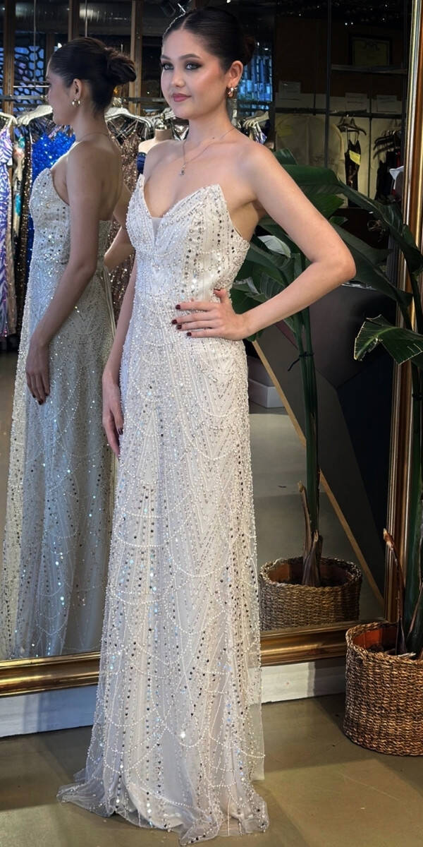 Bej Straplez Yaka Sırt Dekolteli Düz Kesim Pullu Boncuklu Uzun Abiye Elbise 11036-01 - 2