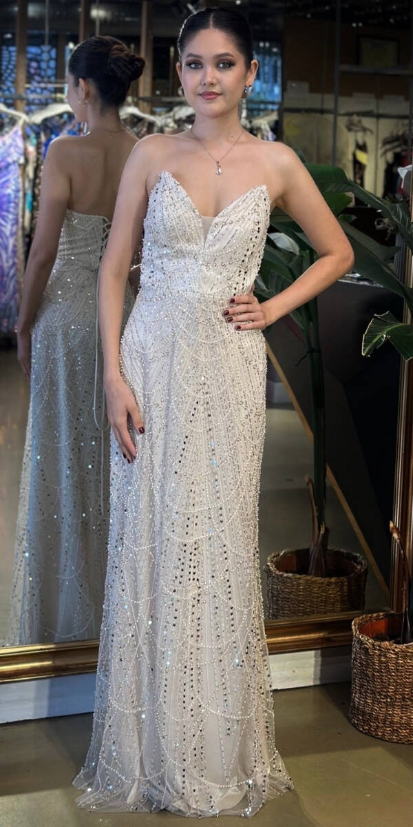 Bej Straplez Yaka Sırt Dekolteli Düz Kesim Pullu Boncuklu Uzun Abiye Elbise 11036-01 - 1