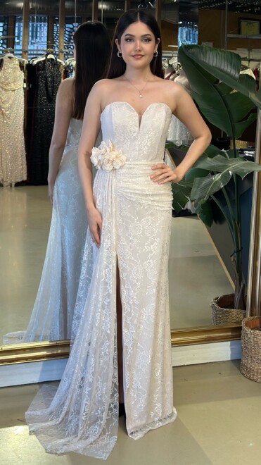 Bej Straplez Yaka Yırtmaçlı Düz Kesim Likralı Dantel Uzun Abiye Elbise 11194-08 