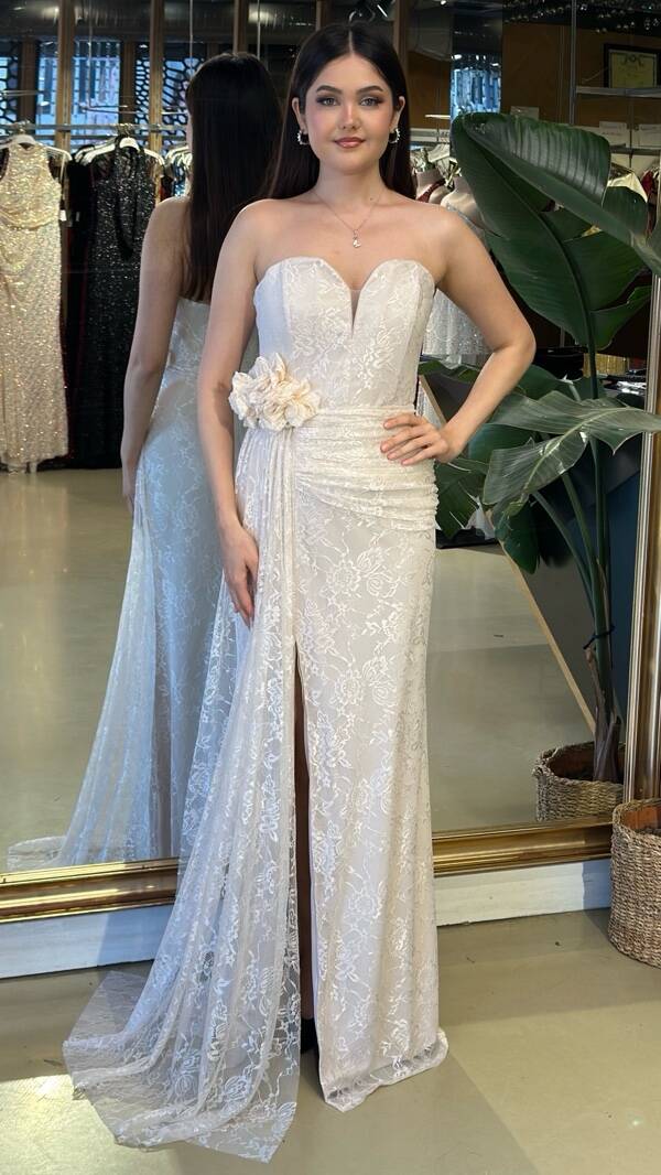 Bej Straplez Yaka Yırtmaçlı Düz Kesim Likralı Dantel Uzun Abiye Elbise 11194-08 - 1