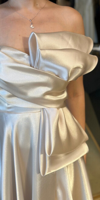 Bej Straplez Yaka Yırtmaçlı Kloş Etekli Organze Uzun Abiye Elbise 7679 - 4