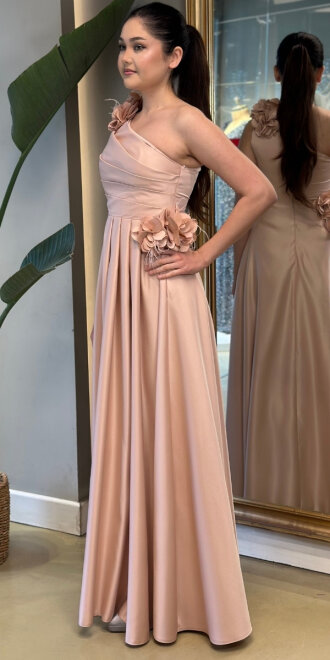 Bej Tek Omuzlu Çiçek Detaylı Kloş Etekli Saten Uzun Abiye Elbise 7659 - 2