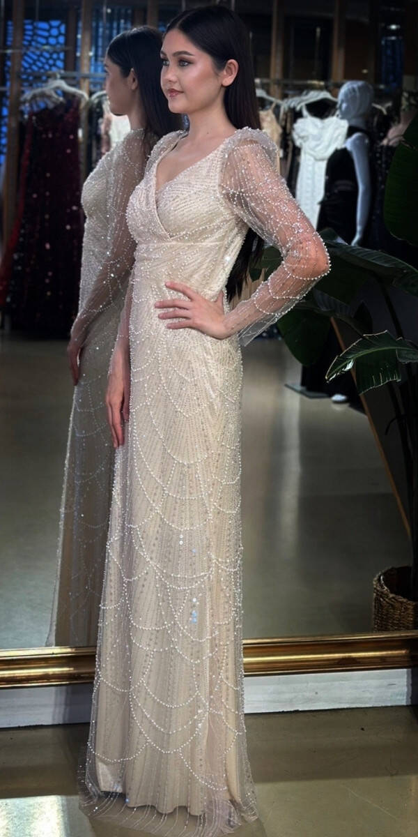 Bej V Yaka Uzun Kollu Düz Kesim Pullu Boncuklu Uzun Abiye Elbise 11001-07 - 2