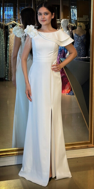 Beyaz Çiçek Detaylı Yırtmaçlı Düz Kesim Krep Uzun Abiye Elbise 11027 - abiyeniall