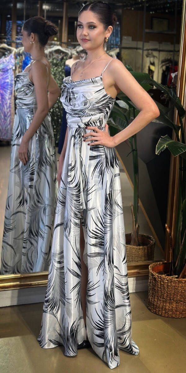 Beyaz Degaje Yaka İp Askılı Sırt Dekolteli Yırtmaçlı Kloş Etekli Desenli Uzun Abiye Elbise 11082-05 - 2