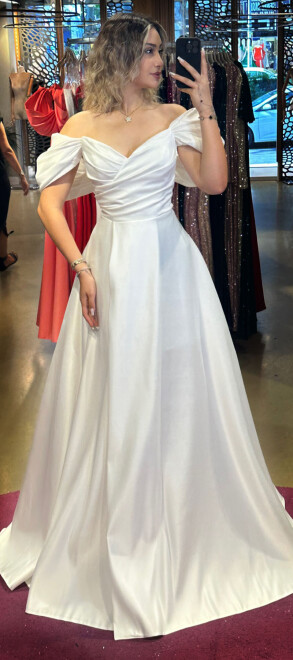 Beyaz Düşük Kollu Anvelop Yırtmaçlı Kloş Etekli Saten Uzun Abiye Elbise 7568 - abiyeniall