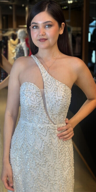 Beyaz İnce Askılı Sırt Dekolteli Yırtmaçlı Düz Kesim Pullu Boncuklu Uzun Abiye Elbise 11002 - 3