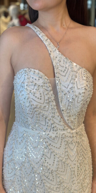 Beyaz İnce Askılı Sırt Dekolteli Yırtmaçlı Düz Kesim Pullu Boncuklu Uzun Abiye Elbise 11002 - 4