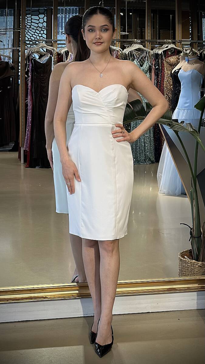 Beyaz Straplez Yaka Krep Düz Kesim Kısa Abiye Elbise 10001 - 1