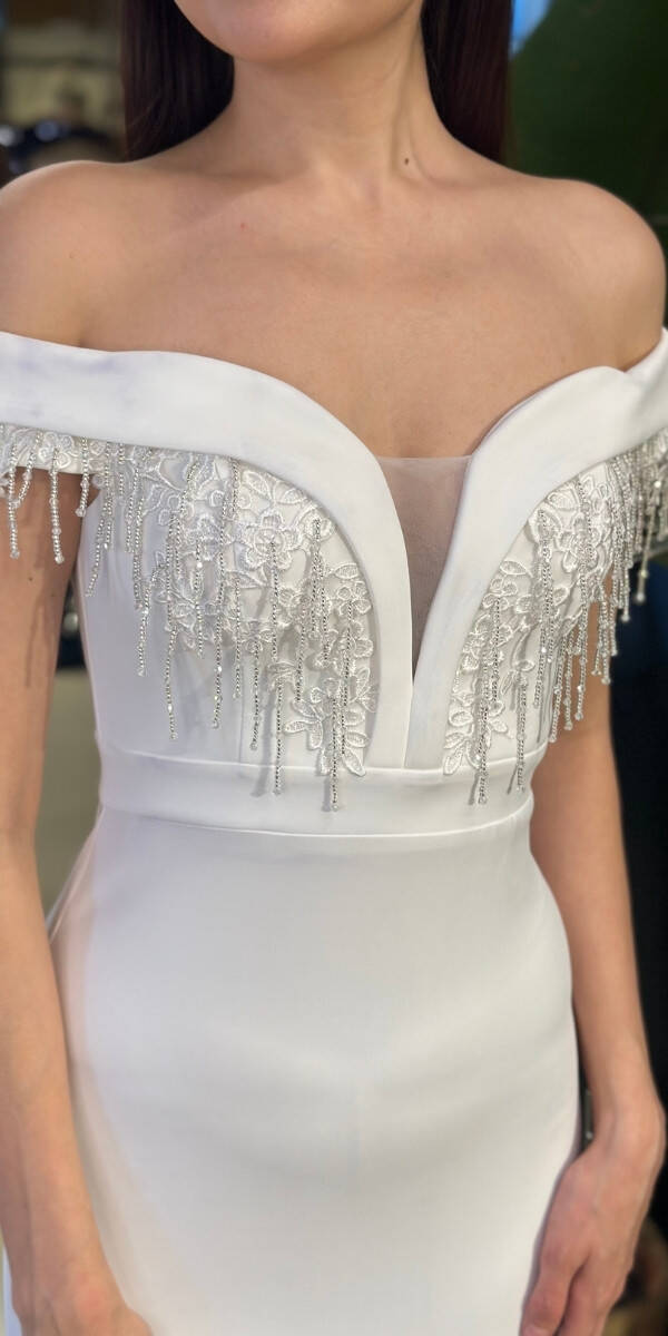 Beyaz Madonna Yaka Boncuk İşlemeli Düz Kesim Krep Uzun Abiye Elbise 11011-01 - 4