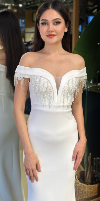 Beyaz Madonna Yaka Boncuk İşlemeli Düz Kesim Krep Uzun Abiye Elbise 11011-01 - 3