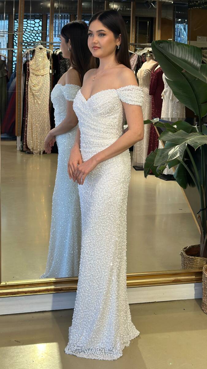 Beyaz Madonna Yaka Düz Kesim Likralı Payet Uzun Abiye Elbise 11085-11 - 2