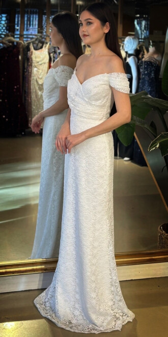 Beyaz Madonna Yaka Sırt Dekolteli Düz Kesim Dantel Uzun Abiye Elbise 11164-01 - 2