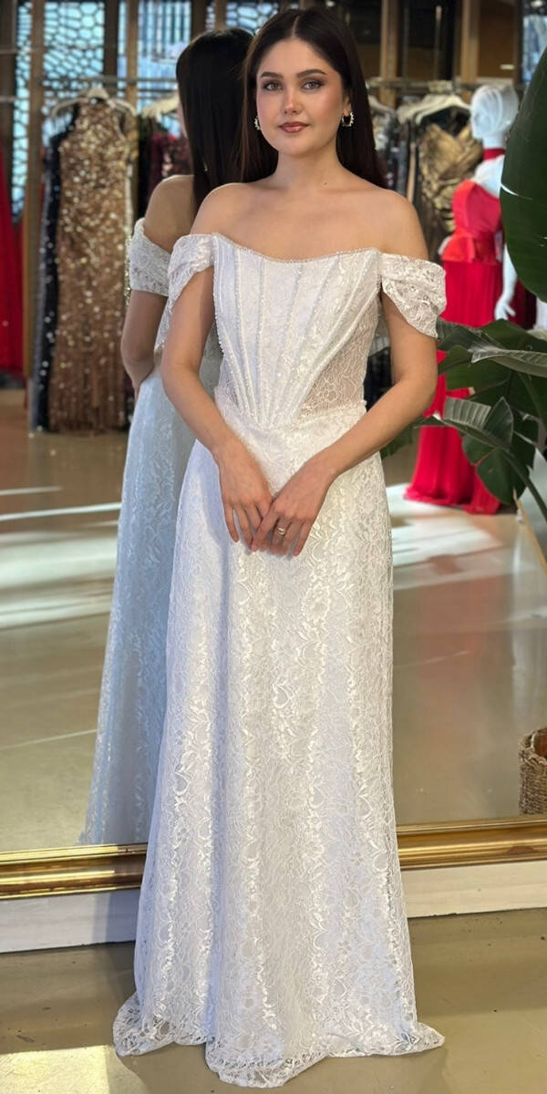 Beyaz Madonna Yaka Sırt Dekolteli Düz Kesim Dantel Uzun Abiye Elbise 11181-01 - 1