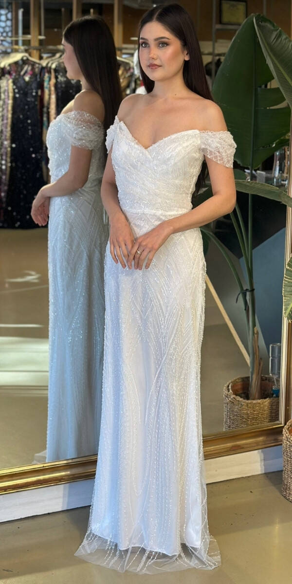 Kırık Beyaz Madonna Yaka Sırt Dekolteli Düz Kesim Pullu Boncuklu Uzun Abiye Elbise 11044-11 - 2