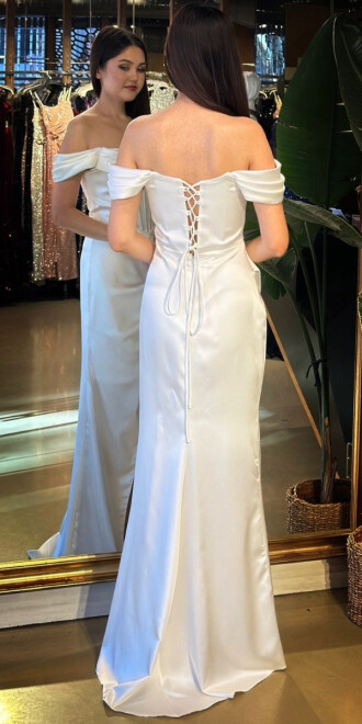 Beyaz Madonna Yaka Sırt Dekolteli Yırtmaçlı Düz Kesim Saten Uzun Abiye Elbise 11128-02 - 5