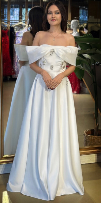 Beyaz Madonna Yaka Taş Detaylı Kloş Etekli Saten Uzun Abiye Elbise 11063-09 