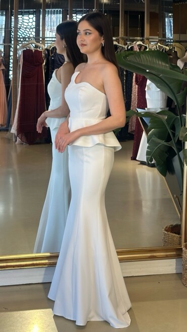 Beyaz Straplez Yaka Balık Etekli Krep Uzun Abiye Elbise 11224-06 - 2