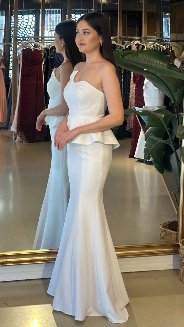 Beyaz Straplez Yaka Balık Etekli Krep Uzun Abiye Elbise 11224-06 - 2