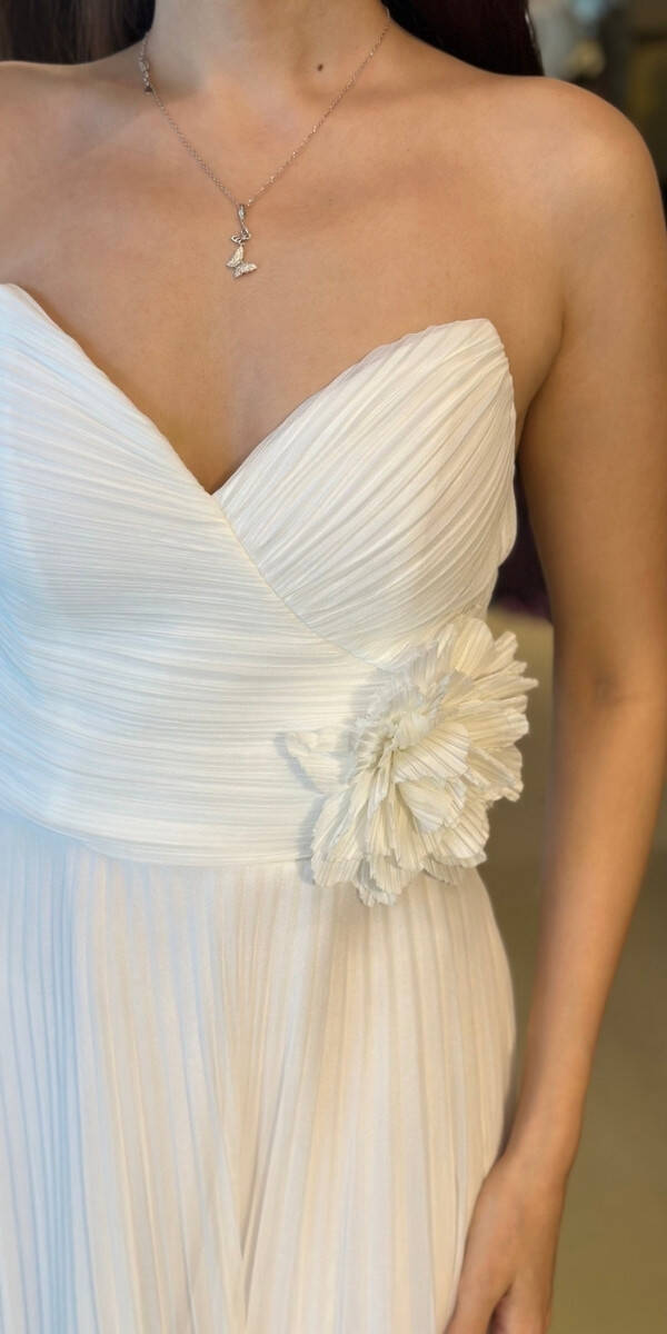 Beyaz Straplez Yaka Çiçek Detaylı Kloş Etekli Tül Uzun Abiye Elbise 11003 - 4