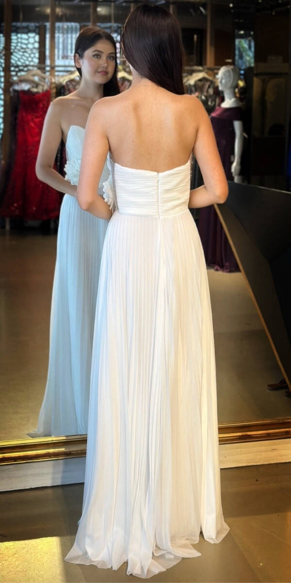 Beyaz Straplez Yaka Çiçek Detaylı Kloş Etekli Tül Uzun Abiye Elbise 11003 - 5