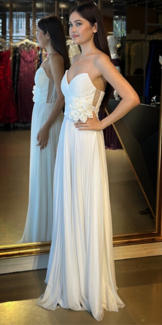 Beyaz Straplez Yaka Çiçek Detaylı Kloş Etekli Tül Uzun Abiye Elbise 11003 - 2