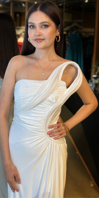 Beyaz Straplez Yaka Detaylı Yırtmaçlı Düz Kesim Likralı Uzun Abiye Elbise 11031 - 3