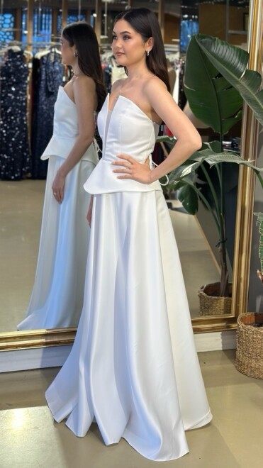 Beyaz Straplez Yaka Göğüs Dekolteli Kloş Etekli Saten Uzun Abiye Elbise 11227-04 - 2