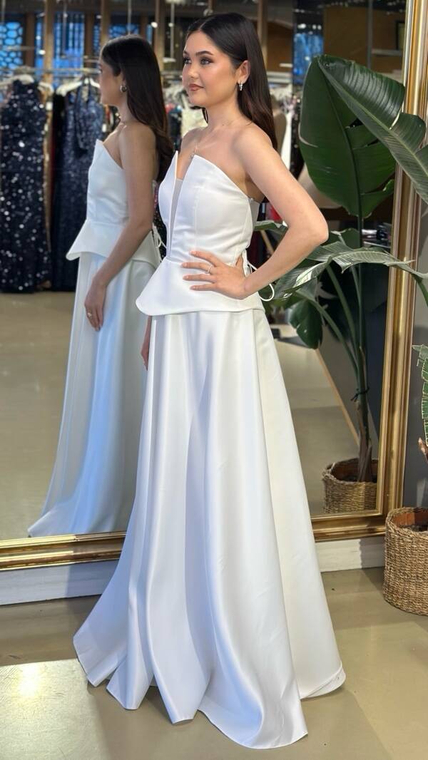 Beyaz Straplez Yaka Göğüs Dekolteli Kloş Etekli Saten Uzun Abiye Elbise 11227-04 - 2