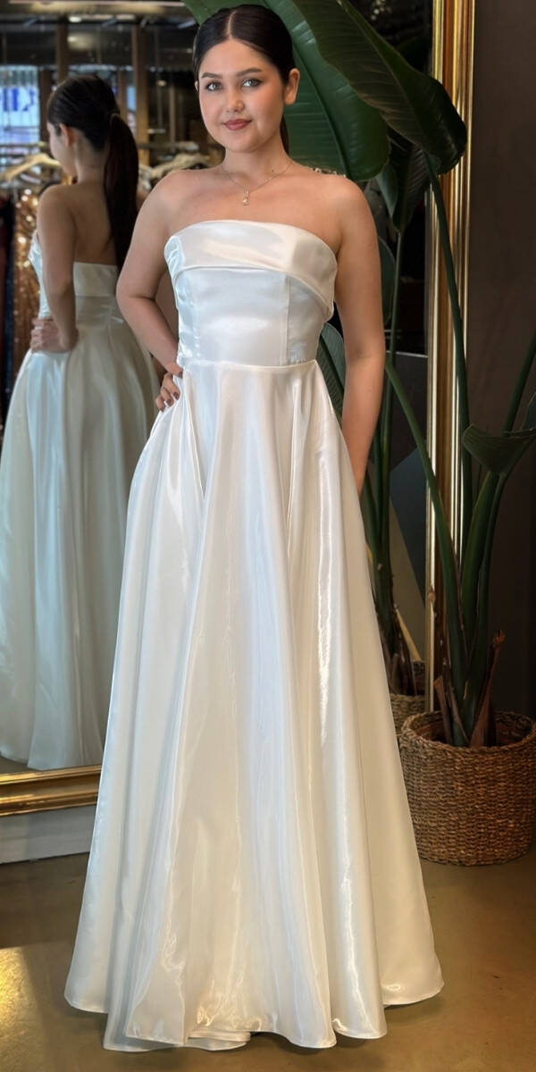 Beyaz Straplez Yaka Kloş Etekli Organze Uzun Abiye Elbise 7747 - 1