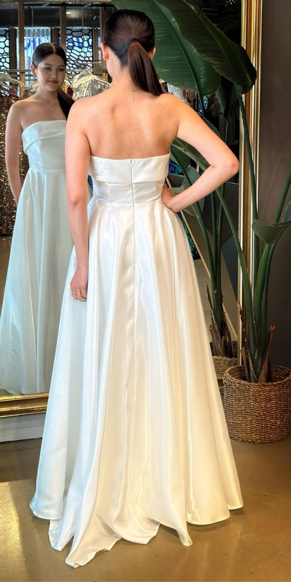 Beyaz Straplez Yaka Kloş Etekli Organze Uzun Abiye Elbise 7747 - 5