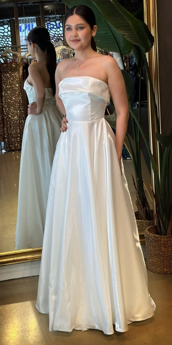 Beyaz Straplez Yaka Kloş Etekli Organze Uzun Abiye Elbise 7747 - 2