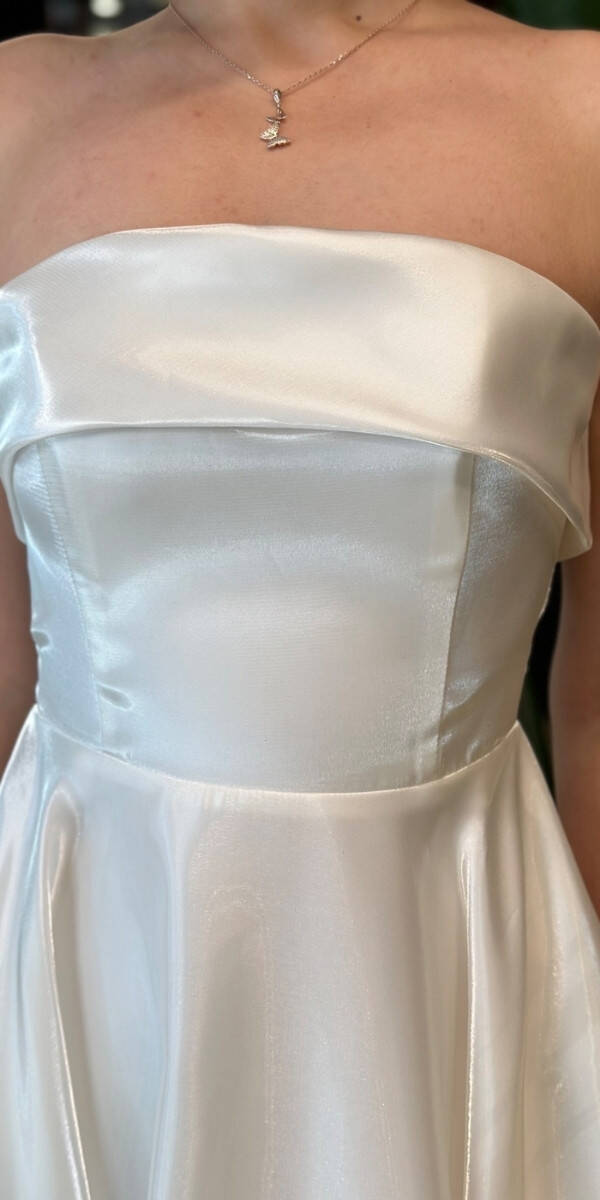 Beyaz Straplez Yaka Kloş Etekli Organze Uzun Abiye Elbise 7747 - 4