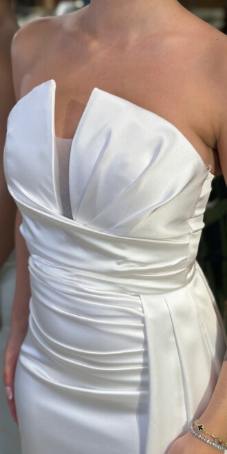 Beyaz Straplez Yaka Sırt Dekolteli Düz Kesim Saten Uzun Abiye Elbise 11131-05 - 3