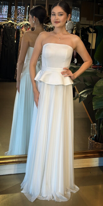 Beyaz Straplez Yaka Sırt Dekolteli Kloş Etekli Şifon Uzun Abiye Elbise 11140-02 