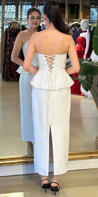 Beyaz Straplez Yaka Sırt Dekolteli Yırtmaçlı Düz Kesim Likralı Krep Midi Abiye Elbise 11115-02 - 5